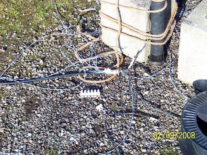 100_0089.jpg - Also the 40m vertical needs radials radials radials